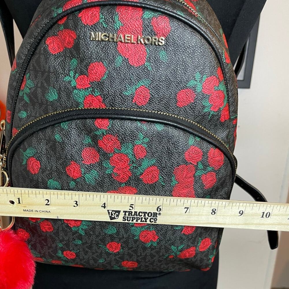 °｡⋆♡ Michael Kors Backpack & Passport Holder Set (HB-2) - Picture 12 of 14